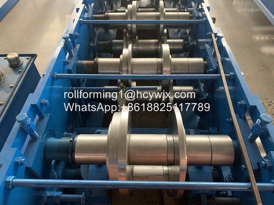 기계를 만드는 강철 문틀