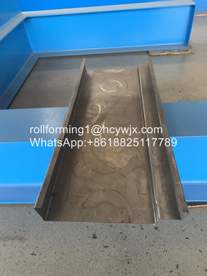 기계를 만드는 강철 문틀